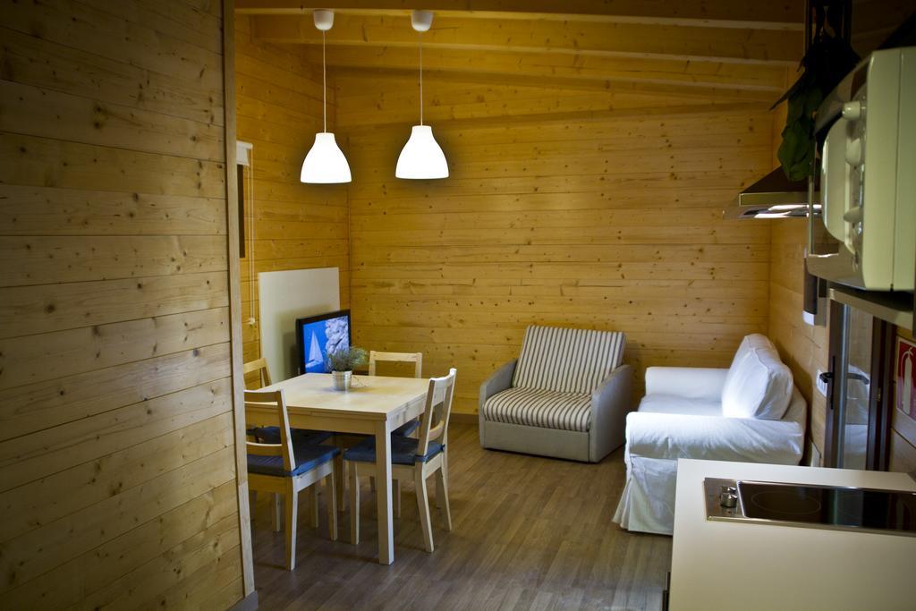 Apartamentos El Bosquet Sant Cugat del Valles Phòng bức ảnh
