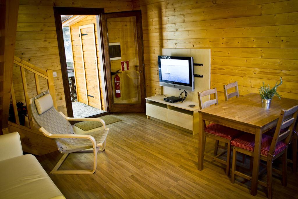 Apartamentos El Bosquet Sant Cugat del Valles Phòng bức ảnh